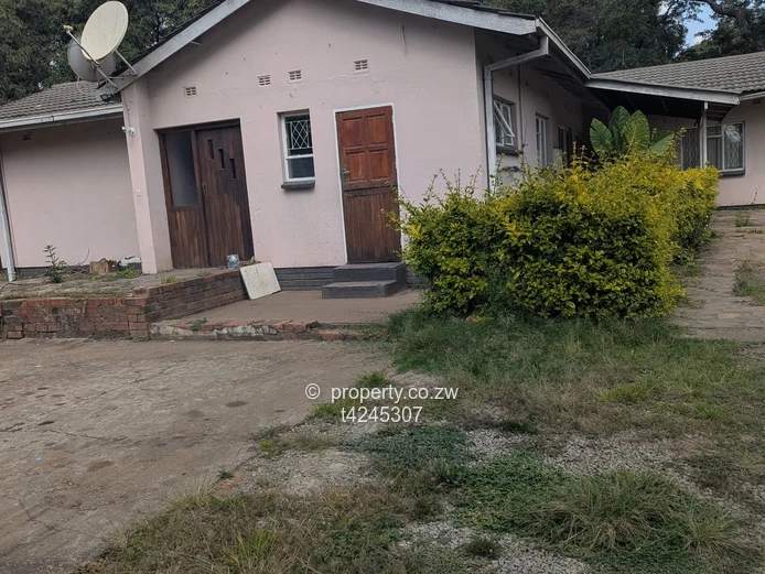 Chisipite 3 bedroom house to rent 