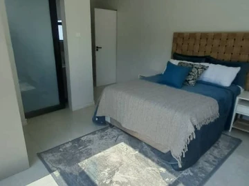 3 Bedroom Flat & Apartment