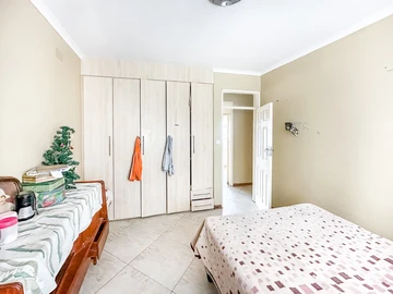 3 Bedroom Flat & Apartment