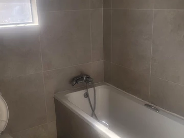 2 Bedroom Flat & Apartment
