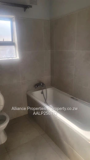 Bright 2-Bed Flat in Bluff Hill — Borehole & Built-ins