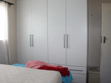 2 Bedroom Flat & Apartment