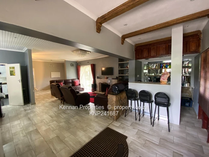 Exceptionally well maintained 3 bedroom home - Strathaven (Sole Mandate)