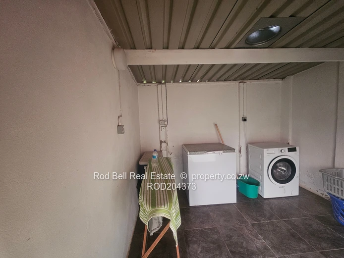 Immaculate 2 bedroom townhouse in well established complex