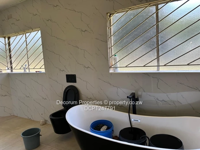 Spacious 5-Bed Home  in Bluff Hill