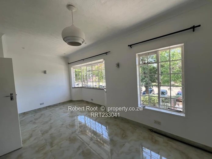 2 bed flat in Upper Avenues