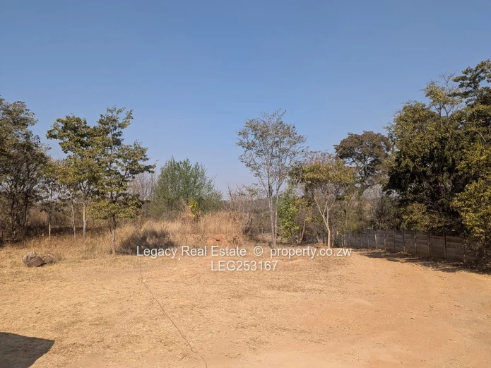 4472 m² Greystone Park — Sloping Stand with Cottage, Trees and Gate