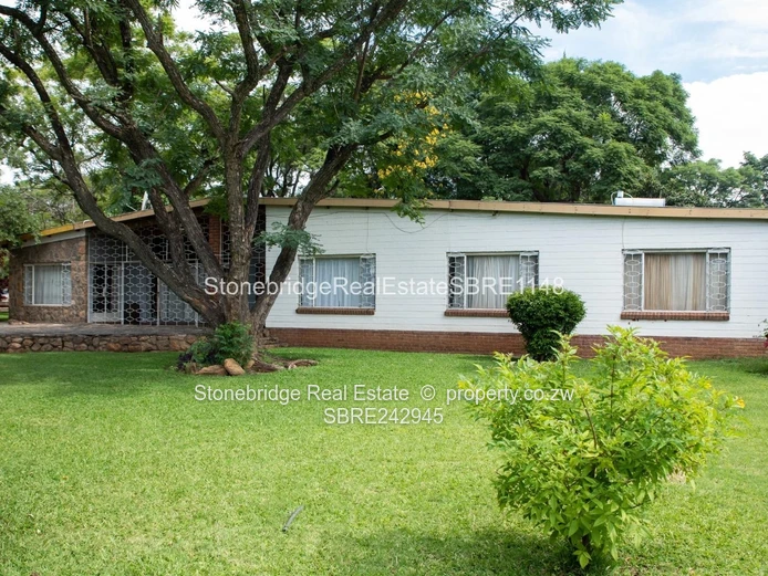 5 Bedroomed House in hillside for sale