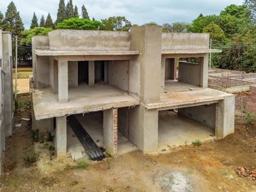 4 Bedroom Flat & Apartment