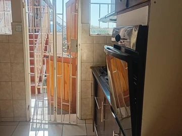 3 Bedroom Flat & Apartment