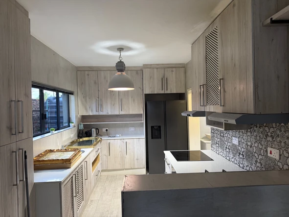 4 Bedroom Flat & Apartment