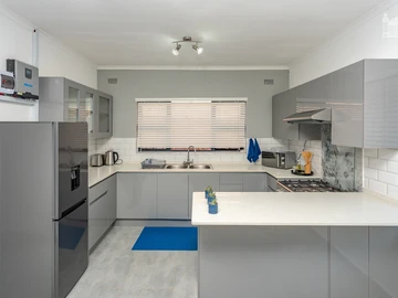 2 Bedroom Flat & Apartment
