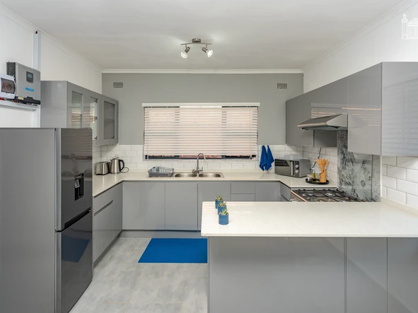 2 Bedroom Flat & Apartment