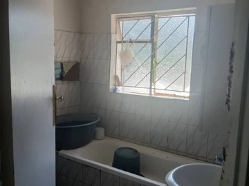 4 Bedroom Garden Flat