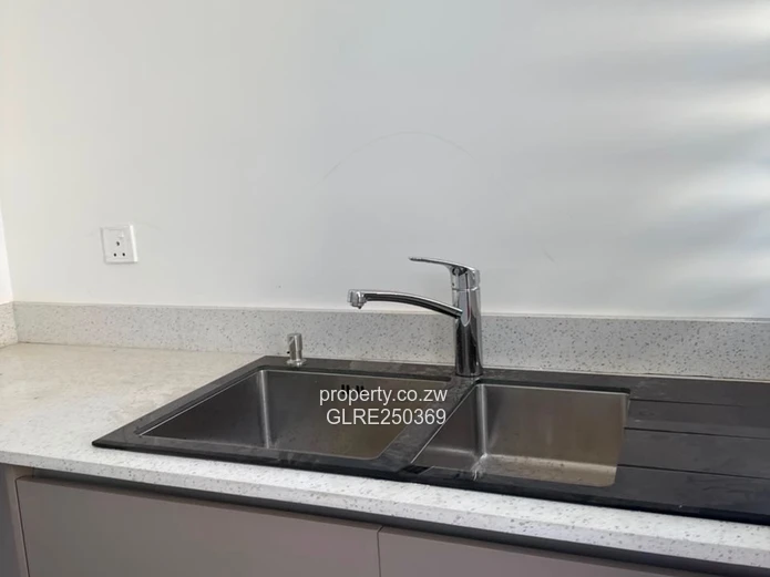 Modern 4-Bed Flat in Borrowdale — Borehole & Solar