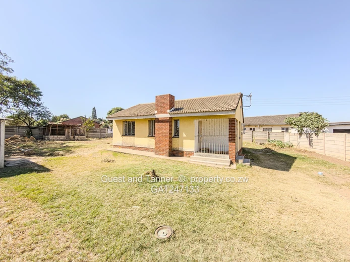 3 bedroom house for sale in Houghton Park