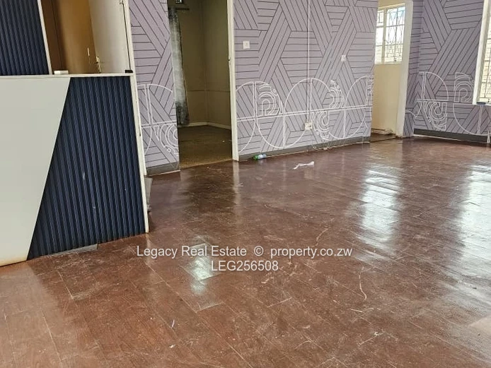 Milton Park 200 sqm Office on 2,000 sqm – Borehole & Workstations
