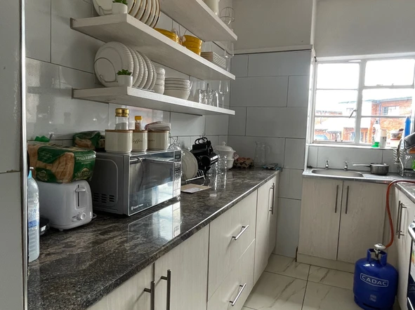 2 Bedroom Flat & Apartment