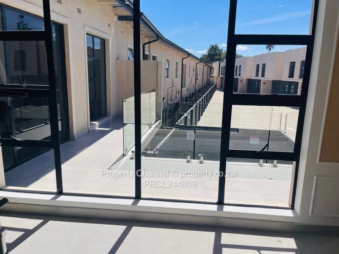 Modern 2-Bed Strathaven Apartment with Pool & Borehole