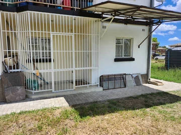 2 Bedroom Flat & Apartment