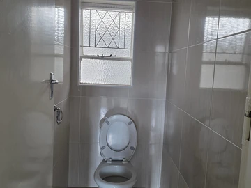 2 Bedroom Flat & Apartment