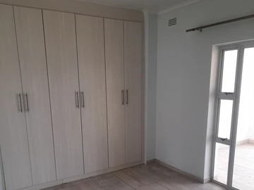3 Bedroom Flat & Apartment