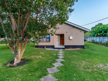 2 Bedroom Flat & Apartment