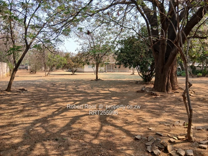 Harare Drive Frontage: 8239 sqm with a 4-Bed Home (Sole Mandate)