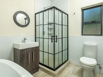 3 Bedroom Flat & Apartment