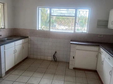 2 Bedroom Flat & Apartment