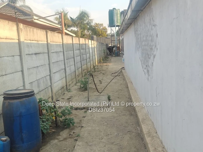 Eastlea house for sale (warehouse)