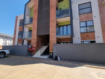 2 Bedroom Flat & Apartment