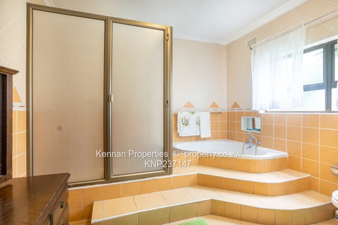 Executive 5 bedroom home with 3 bed cottage in prime area (Sole Mandate)