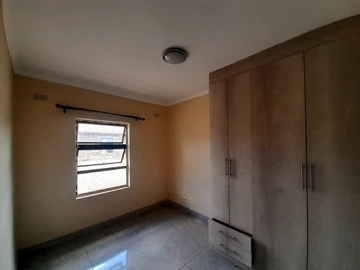 3 Bedroom Flat & Apartment