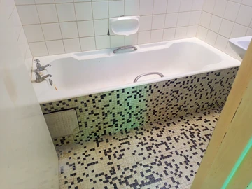 2 Bedroom Flat & Apartment