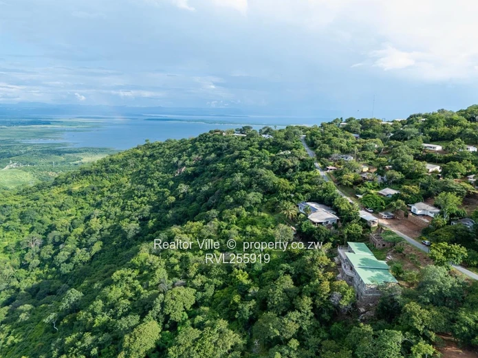 Stone Hilltop Home with Lake Views - 6 Bed, Kariba