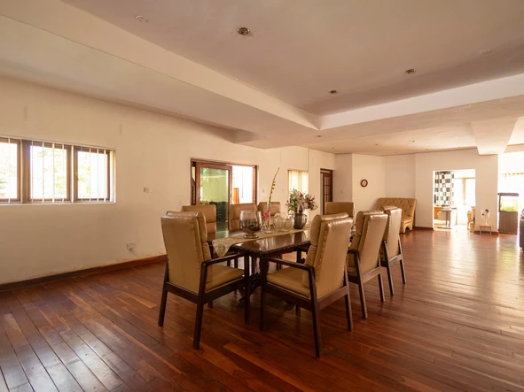5 Bedroom House