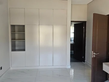 3 Bedroom Flat & Apartment