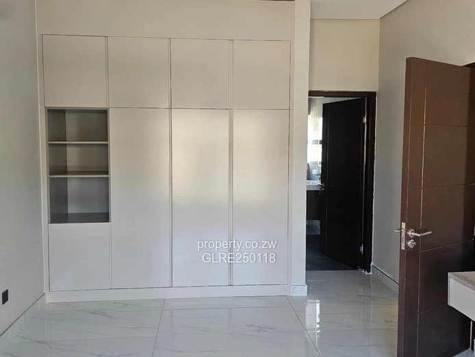 Modern 3-Bed Mount Pleasant Flat - Solar + 24hr Security