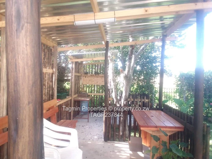 To rent is a Charming 2-Bed Mabelreign Flat with Garden & Garage (Sole Mandate)