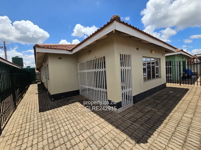 Secure 4-Bed Home in Aspindale Park - Borehole