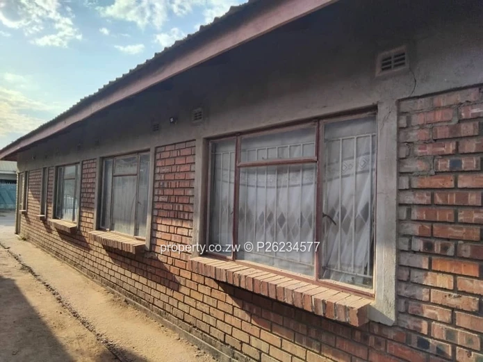 An lncomplete 4 bedroomed house left with finishings for sale in Fidelity Southview park , Harare   (Sole Mandate)