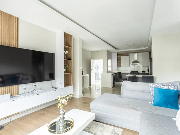 2 Bedroom Flat & Apartment