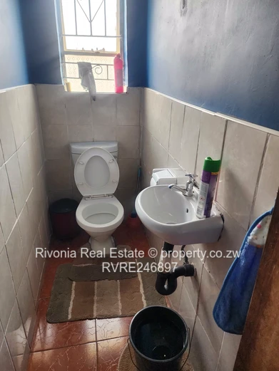 Mainway Meadows 4BR: Fitted Cupboards, 3 Baths & Borehole
