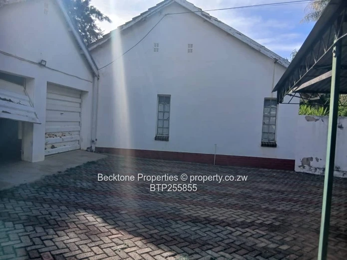 Kumalo 4-Bed House on 2500m² with Pool & Borehole