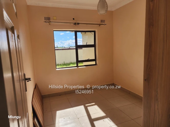Manresa 6 bed house to Let 
