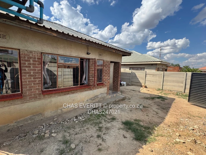Fidelity 4-Bed Home with Borehole for sale $60k (Sole Mandate)