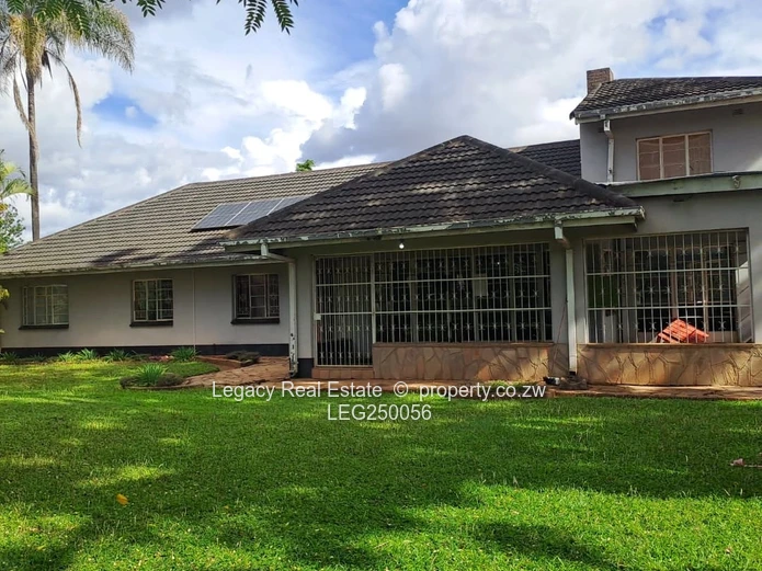 Marlborough 4-Bed Home on 0.9ha with Lush Gardens & Borehole