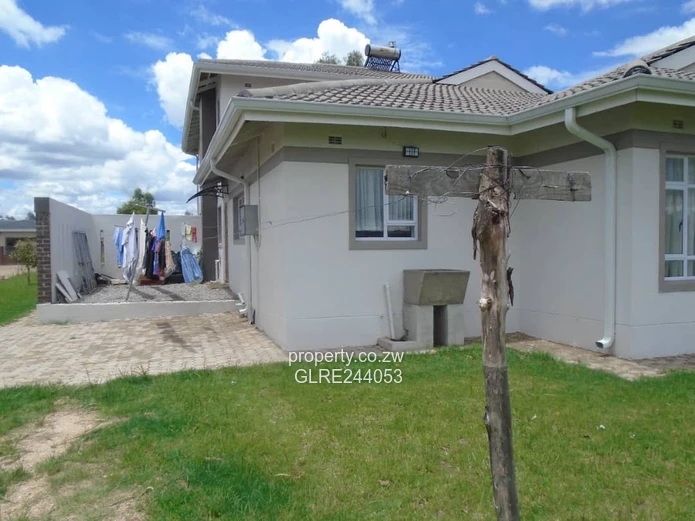 Modern 4-Bed Arlington Home with Double Garage & Borehole