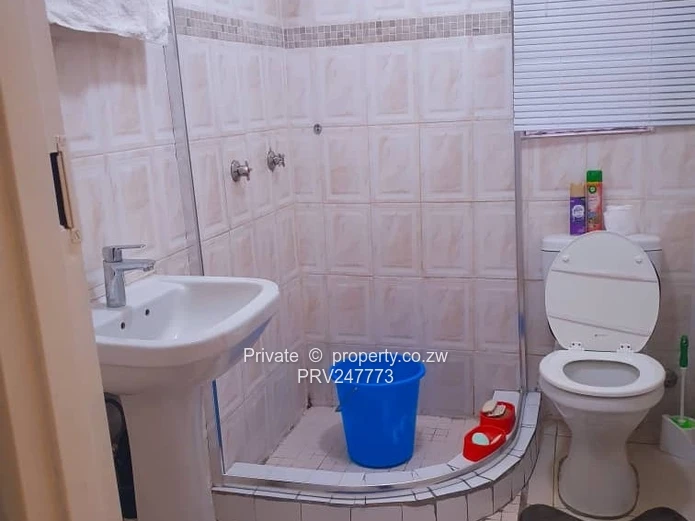 Spacious 4-Bedroom Family Home in Damofalls